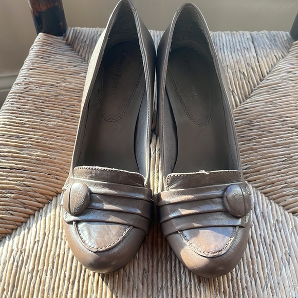 Bare Traps Heel - Picture 2 of 8